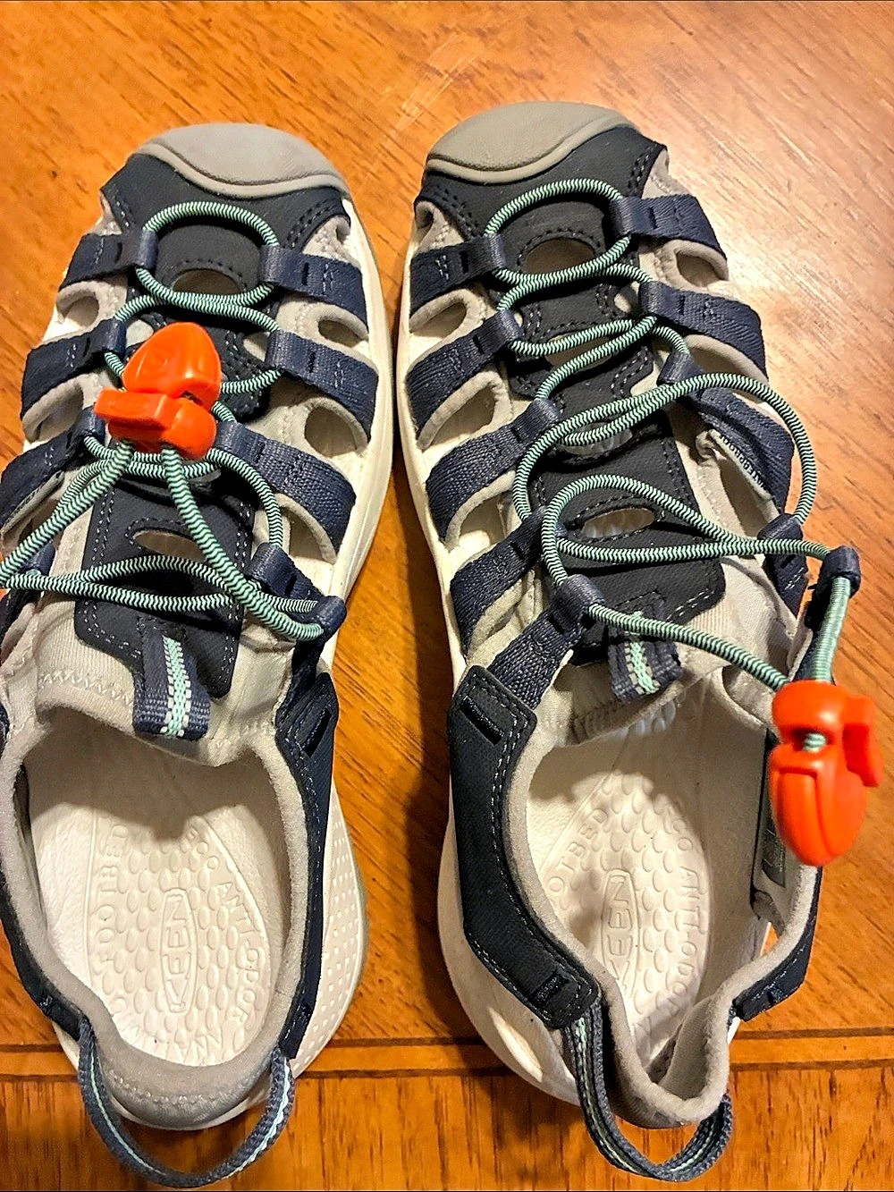 Keen Whisper Sandals Women's Black & Gray Sandals US 4.5